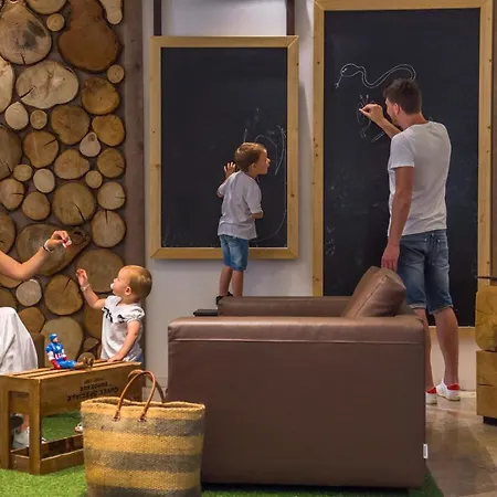 Meridiana Family & Nature 3* מרינה רומיאה